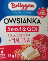 Płatki owsiane z mlekiem w proszku odtłuszczonym, kawałkami białej czekolady i liofilizowanych malin.