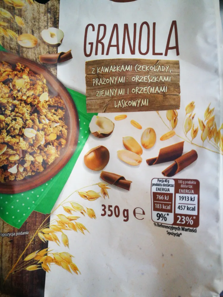 granola z kawałkami czekolady, prażonymi orzeszkami ziemnymi ilaskowymi