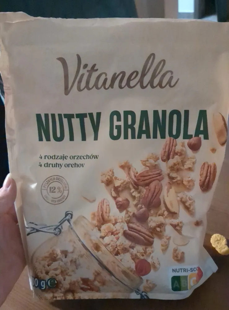 Nutty granola
