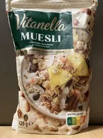 Muesli z owocami i orzechami