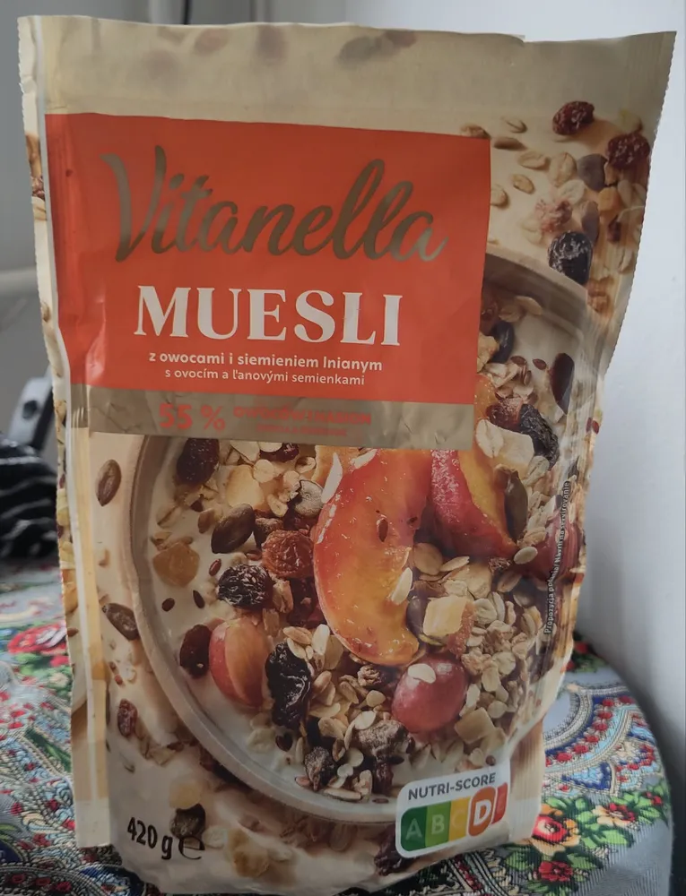 Muesli z owocami i siemieniem lnianym