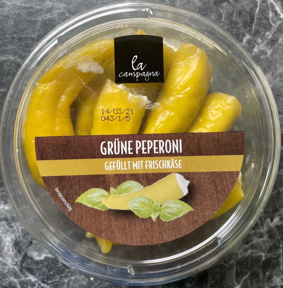 Grüne Peperoni gefüllt mit Frischkäse