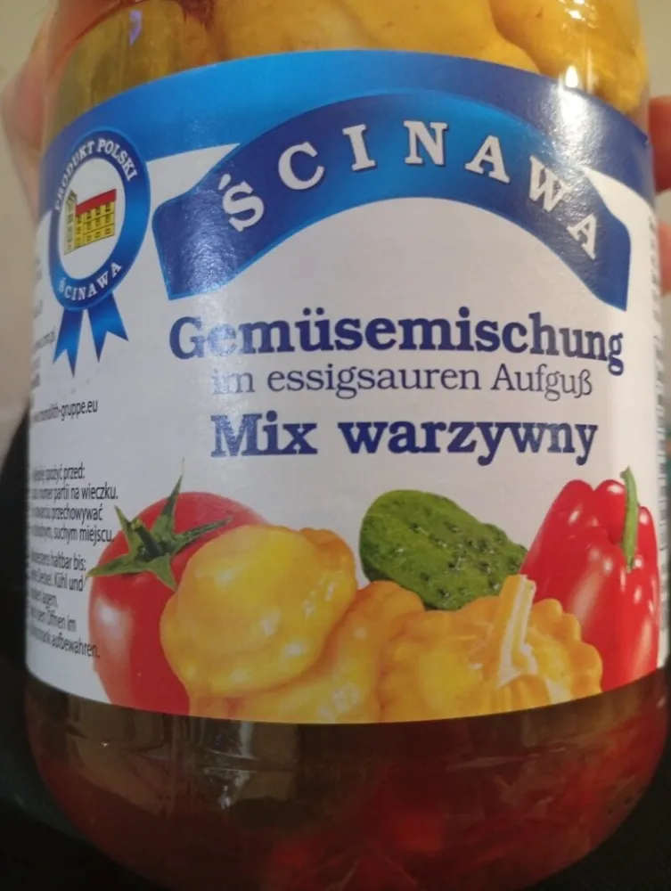 Gemüsemischung in Essigsäuren Aufguß