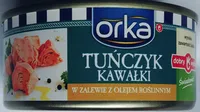 Tuńczyk kawałki w zalewie z olejem roślinnym.