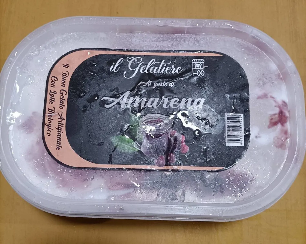 Il gelatiere al gusto di amarena