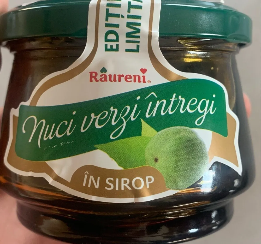 Nueces verdes enteras