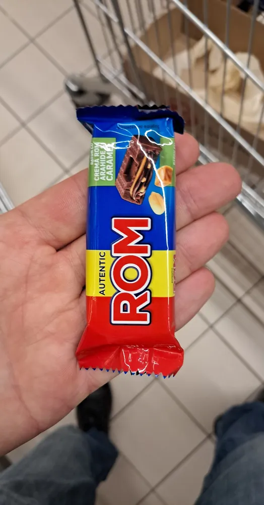 Cioccolata Rom with peanuts and caramel
