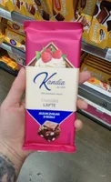 Milk chocolate with raspberry jellies and meringue granules