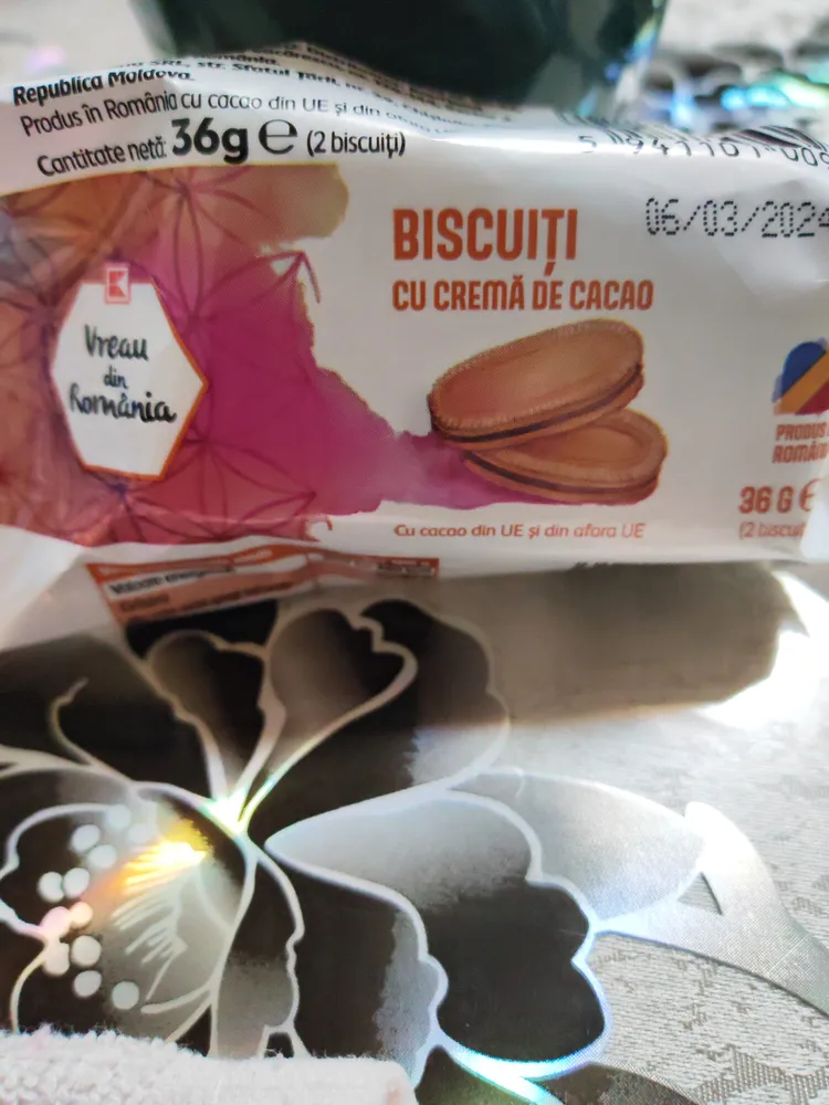 Biscuiți cu cremă de cacao