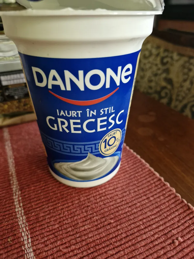 Danone iaurt in stil Grecesc