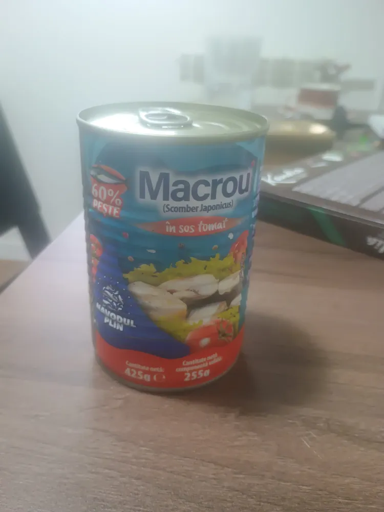 Macrou in sos tomat