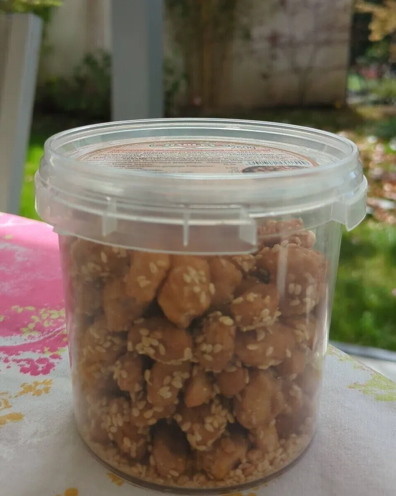 Caramelized Peanuts with Sesame Seeds