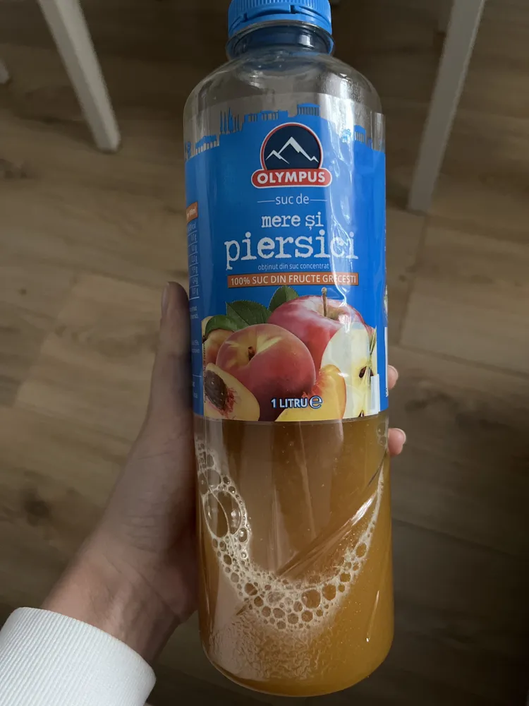 Suc de mere si piersici
