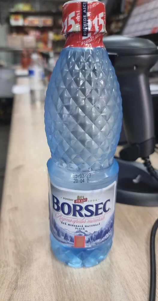 apă minerală plată