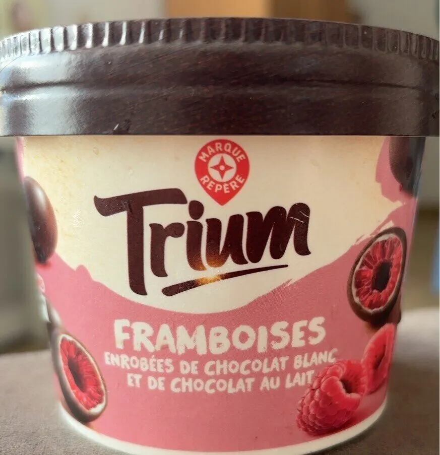 Framboises enrobées de chocolat blanc et de chocolat au lait