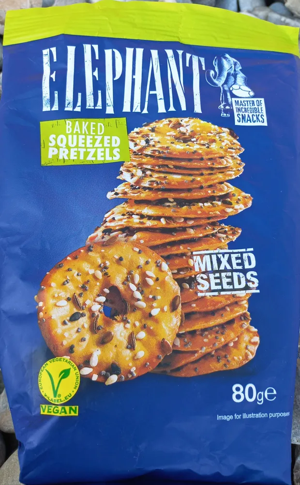 Squeezed pretzels with mix seeds