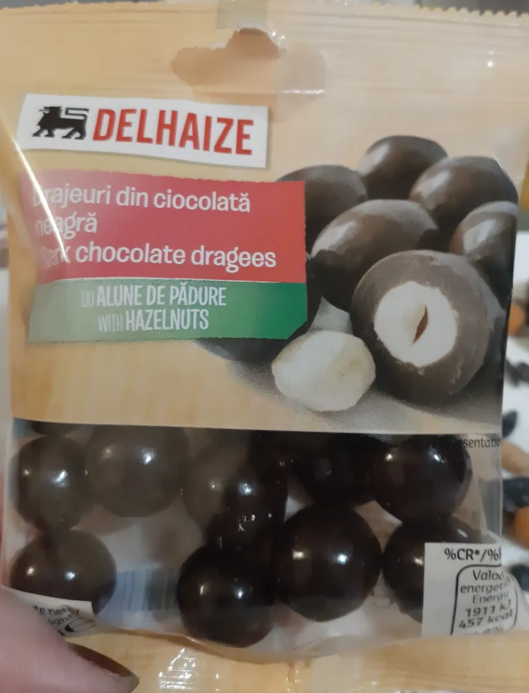 drajeuri din ciocolata neagra cu alune de padure