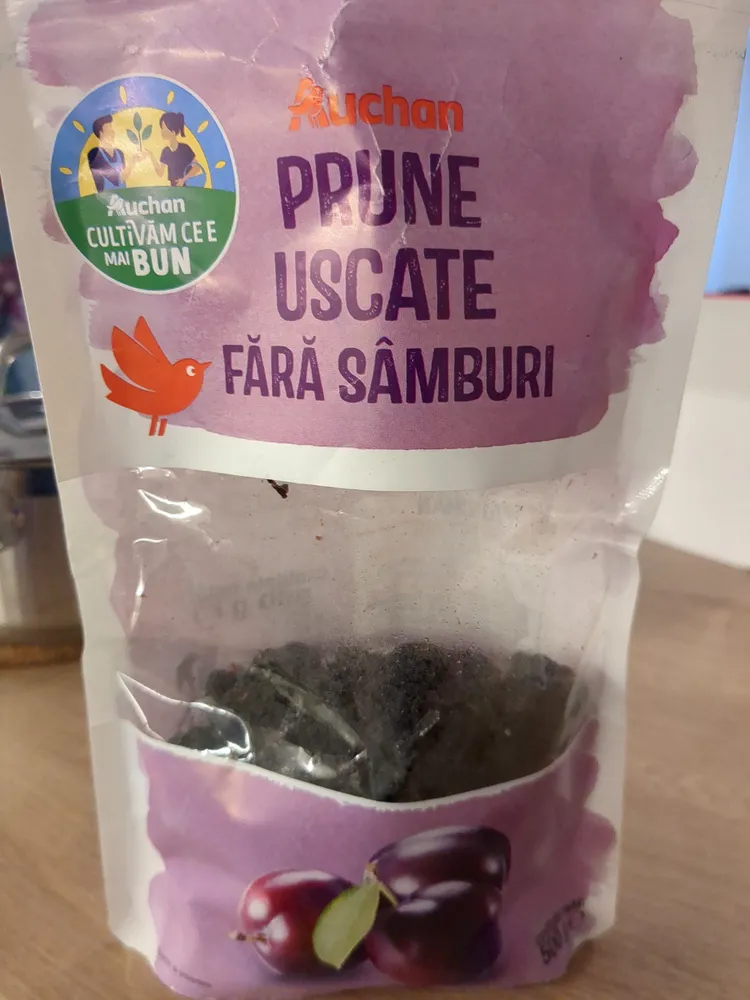 Prune uscate fără sâmburi