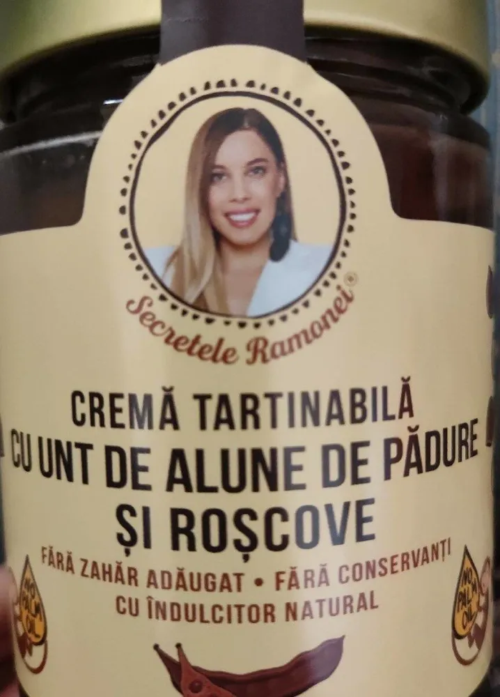 Crema tartinabila cu unt de alune de padure si roscove