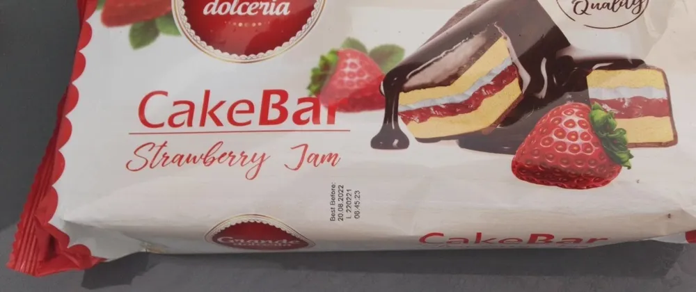 Cake bar strawberry jam