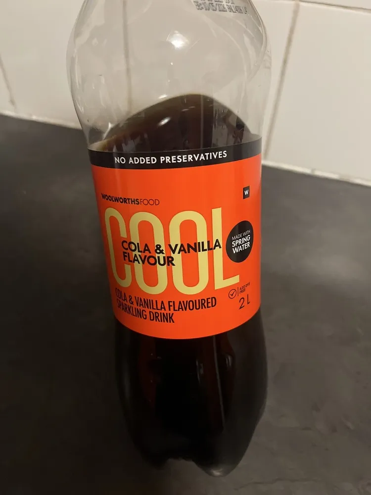 Cola & Vanilla Flavoured Sparkling Drink