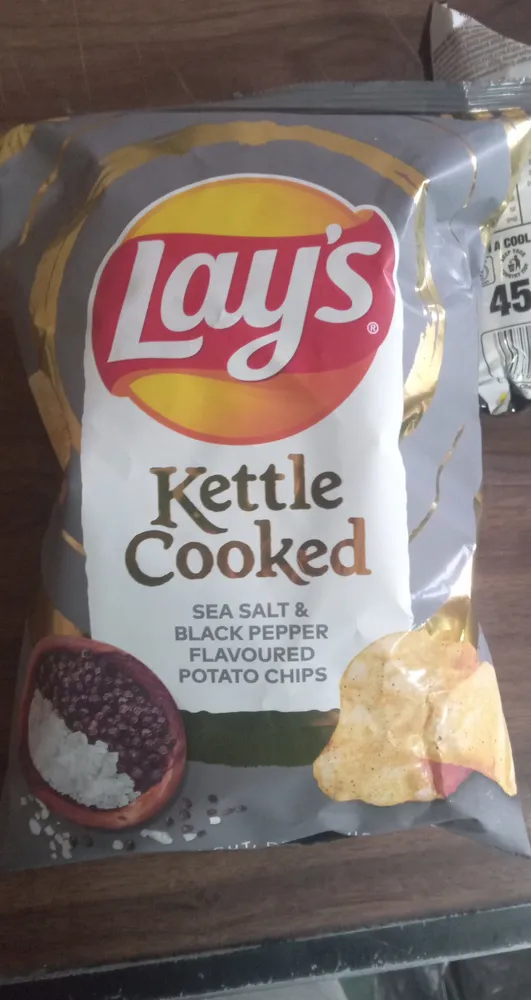 Lays sea salt & black pepper