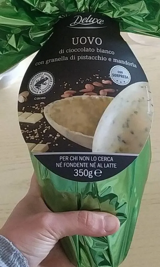 Uovo di cioccolato bianco granella pistacchio mandorla