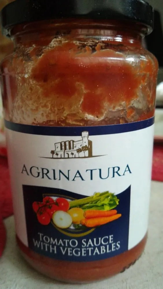 Tomate sauce with vegetables