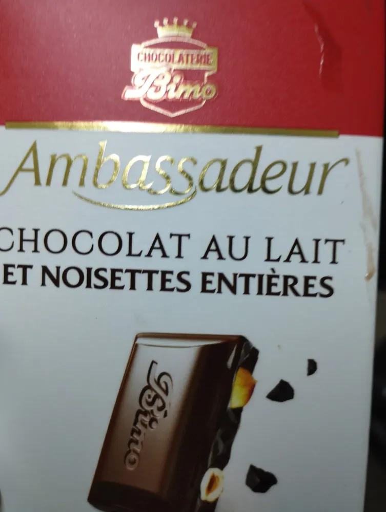 Ambassadeur Chocolat au lait et noisettes entières