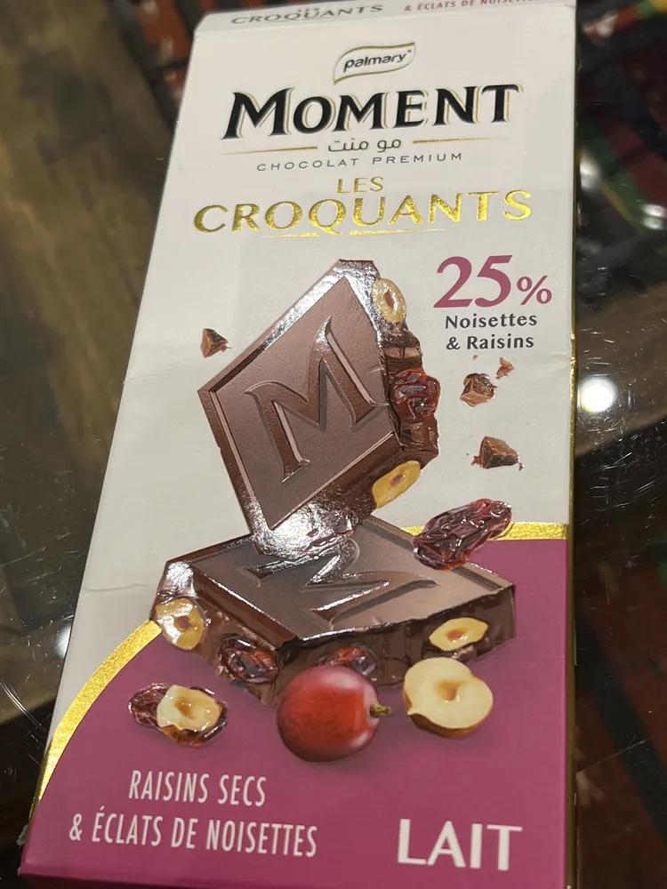 Moment  RAISINS SECS & ECLATS DE NOISETTES