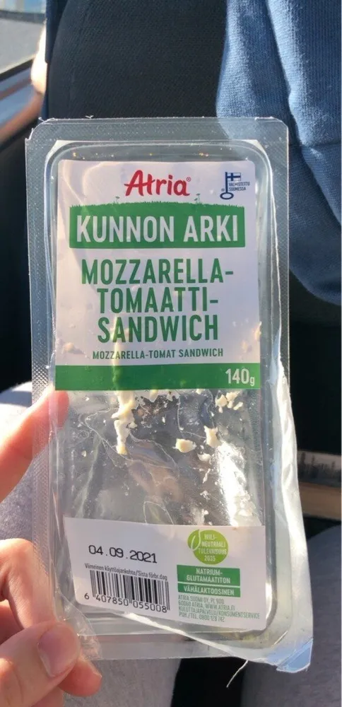 Kunnon Arki. Mozzarella-tomaatti-sandwich