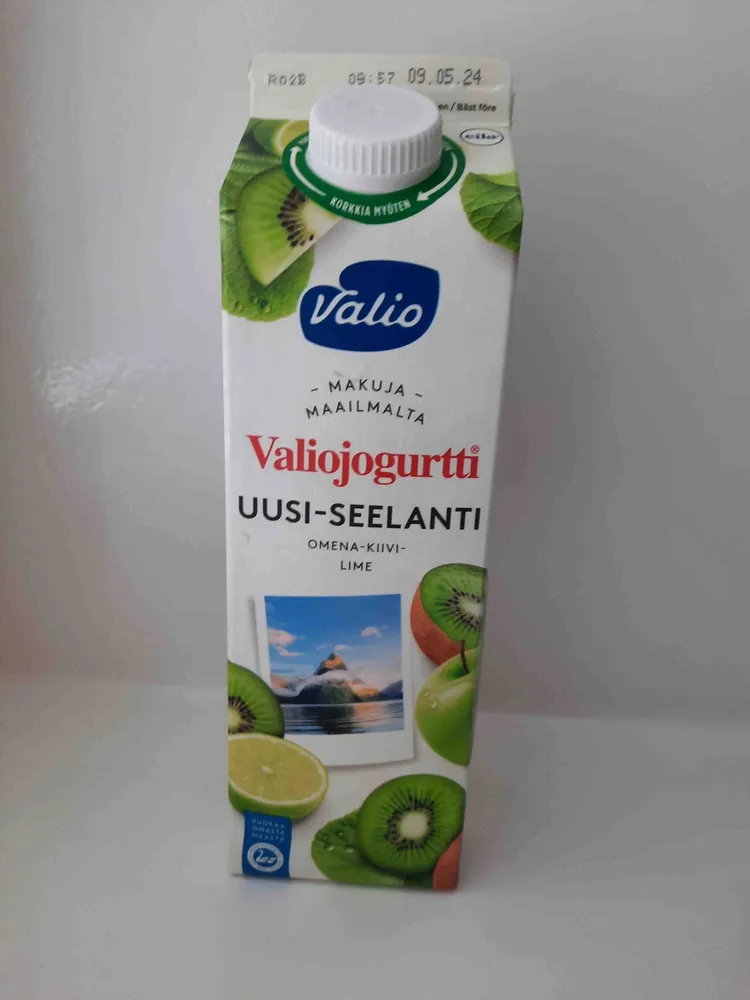 Laktoositon omena-kiivi-limejogurtti
