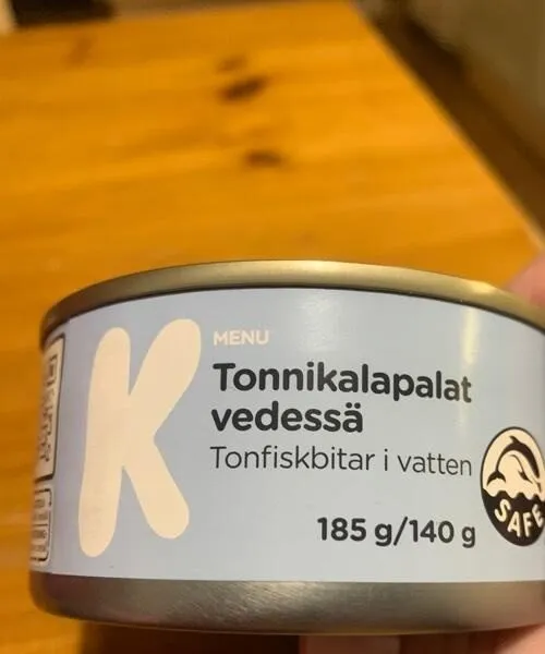 Tonnikalapalat Vedessä
