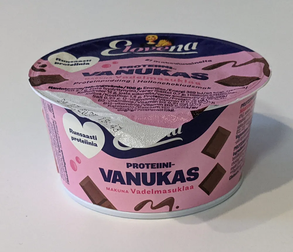 Vadelmasuklaanmakuinen proteiinikauravanukas