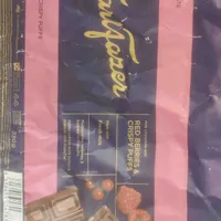 Milk Chocolate with Red Berries & Crispy Puffs