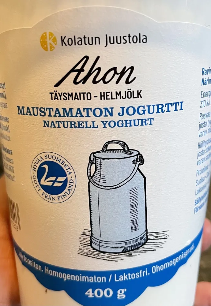 Maustamaton jogurtti