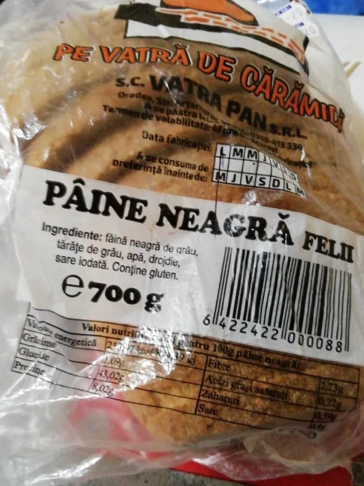 Pâine neagrà felli