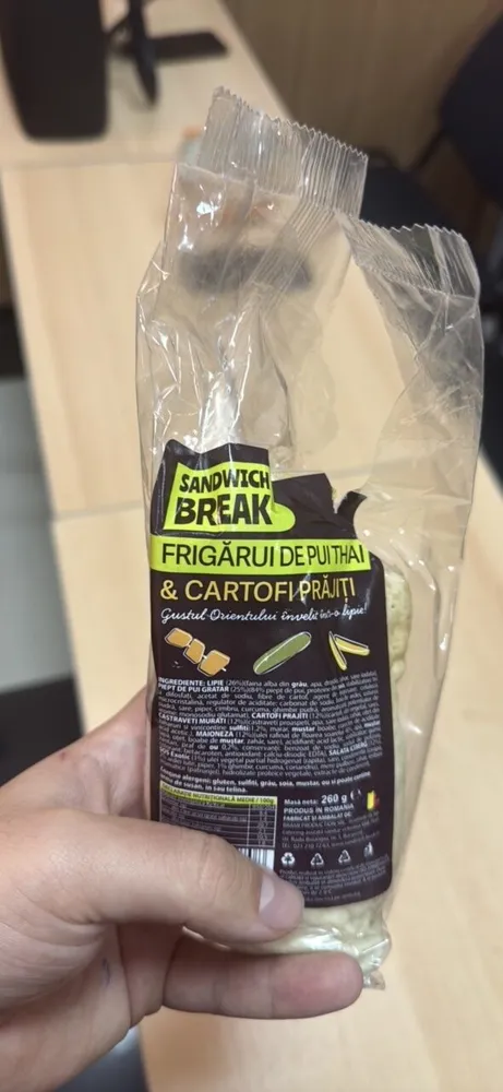 FRIGĂRUI DE PUI THAI & CARTOFI PRĂJIȚI