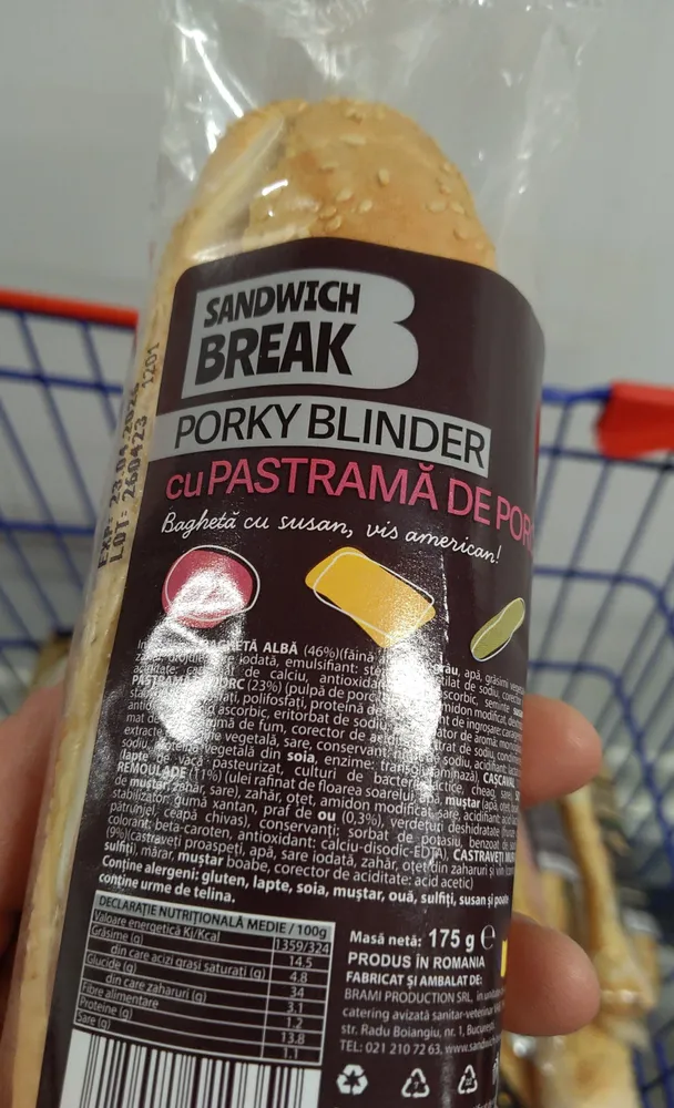 Sandwich cu pastrama de porc
