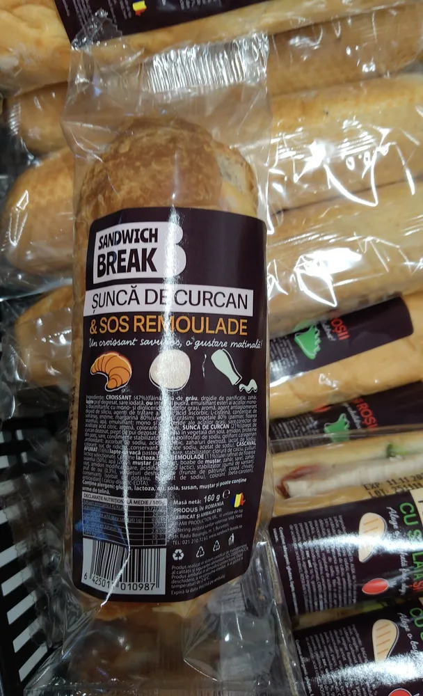 Sandwich Cu Șuncă De Curcan Și Sos Remoulade