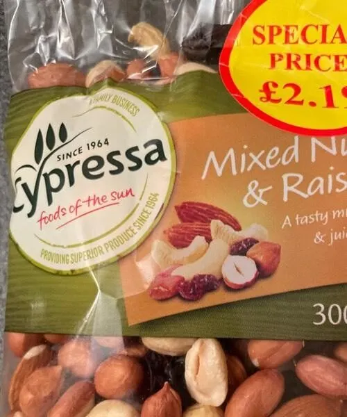Mixed nuts and raisins