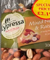 Mixed nuts and raisins