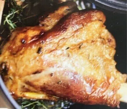 Souris d’agneau fondante cuite dans son jus au thym