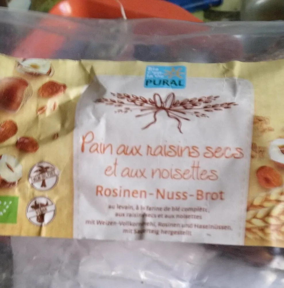 Pain aux raisins secs et aux noisettes