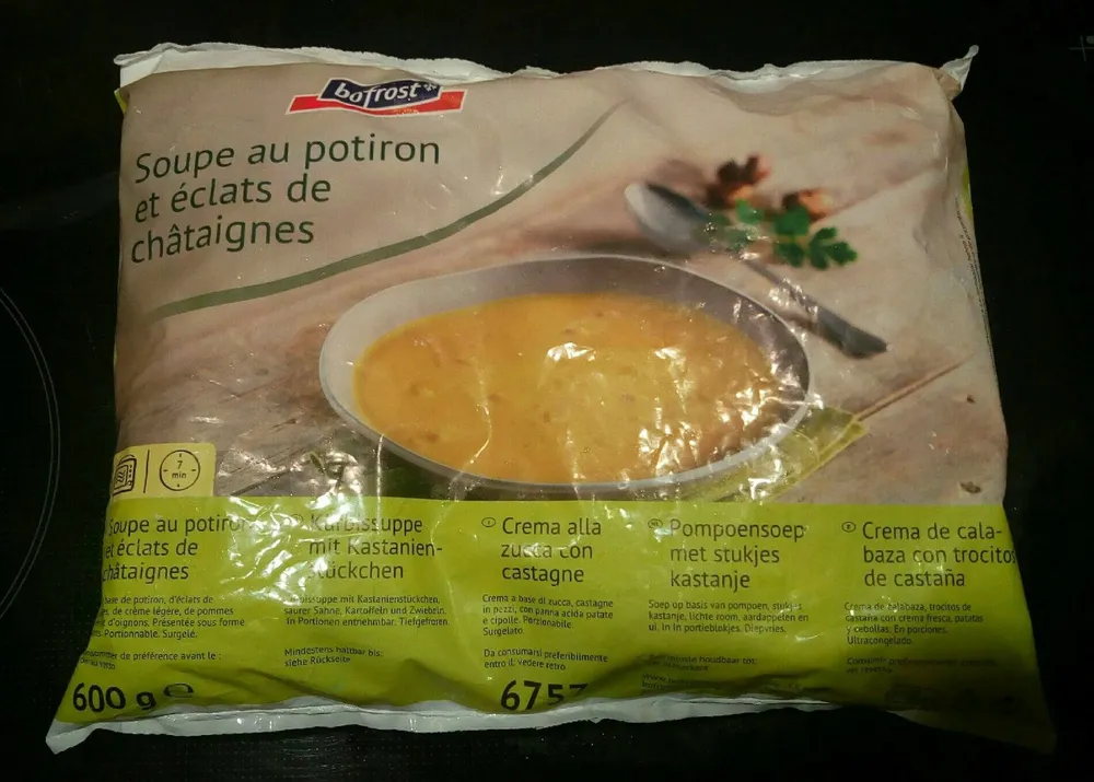 Soupe au potiron et éclats de châtaignes