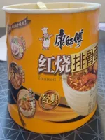 Fideos instantáneos de costillas de cerdo estofadas