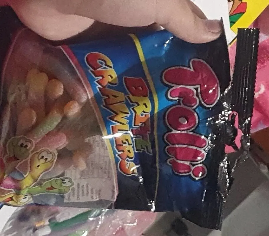 Sour gummi worms
