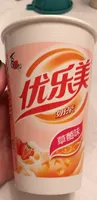 Boisson au thé avec gelée de coco arôme fraise