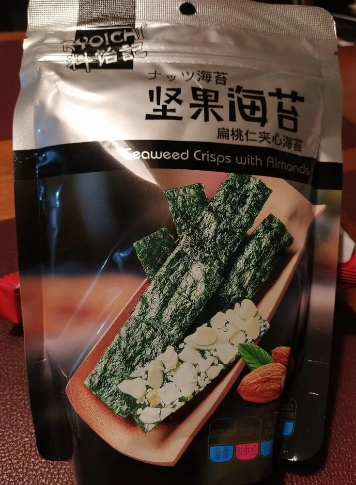 Seaweed crisps with almonds and sesame