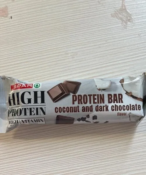 Protein bar coconut and dark chocolate